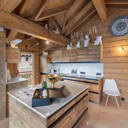 Holiday home Chalet Jacuzzi Privatif Sur La Terrasse Exterieure Courchevel