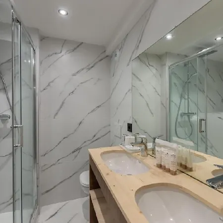 Chalet Jacuzzi Privatif Sur La Terrasse Exterieure * Courchevel