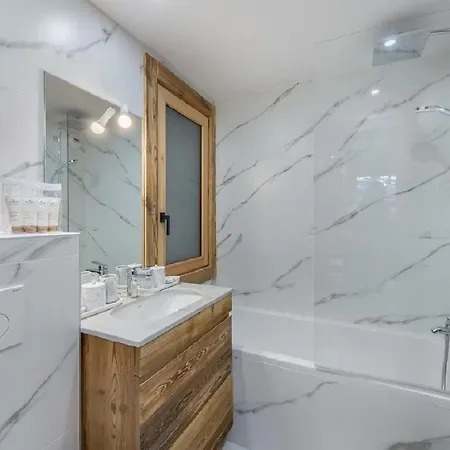 Chalet Jacuzzi Privatif Sur La Terrasse Exterieure Holiday home Courchevel